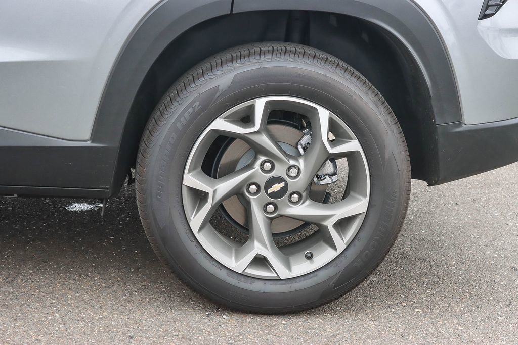 Used 2025 Chevrolet Trax LT w/ LT Convenience Package image 10