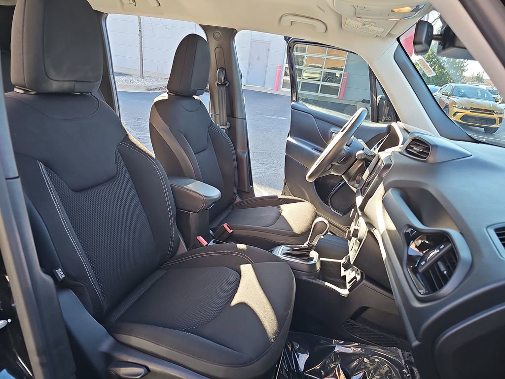 Used 2023 Jeep Renegade Altitude w/ Convenience Group I image 10