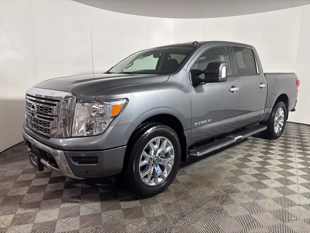 Used 2021 Nissan Titan SV w/ SV Convenience Package image 3