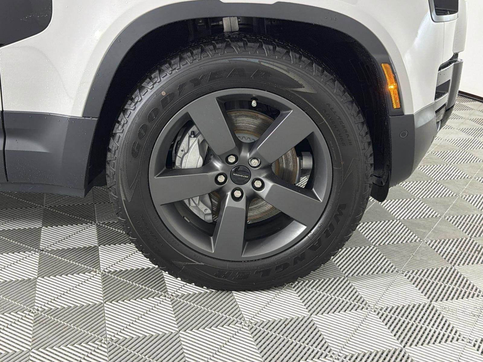 New 2026 Land Rover Defender 110 S image 34