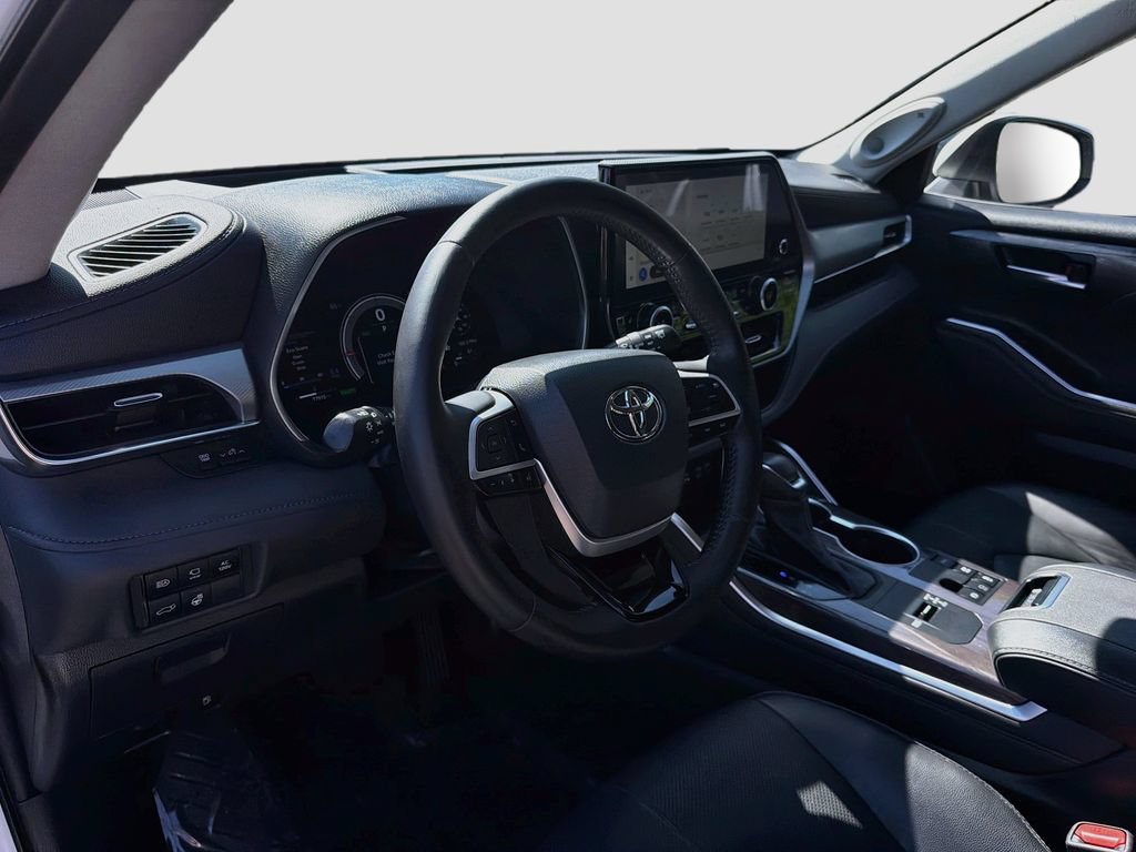 Used 2023 Toyota Highlander Platinum AWD/4WD image 9