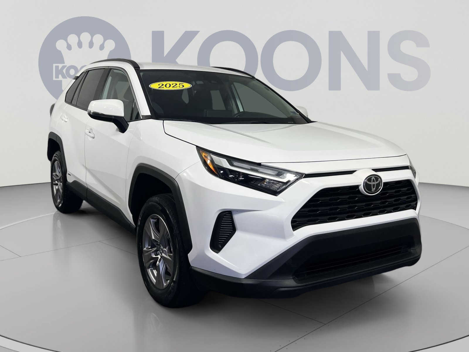 Used 2025 Toyota RAV4 XLE AWD/4WD image 10