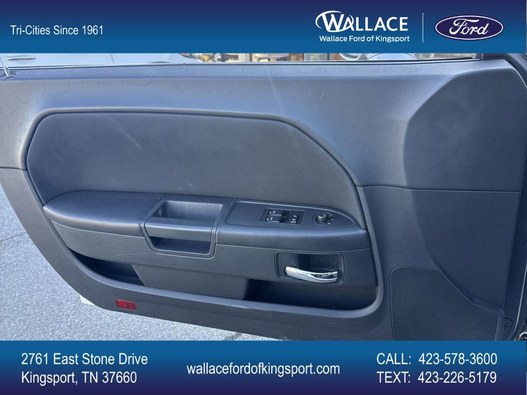 Used 2010 Dodge Challenger SE RWD image 18