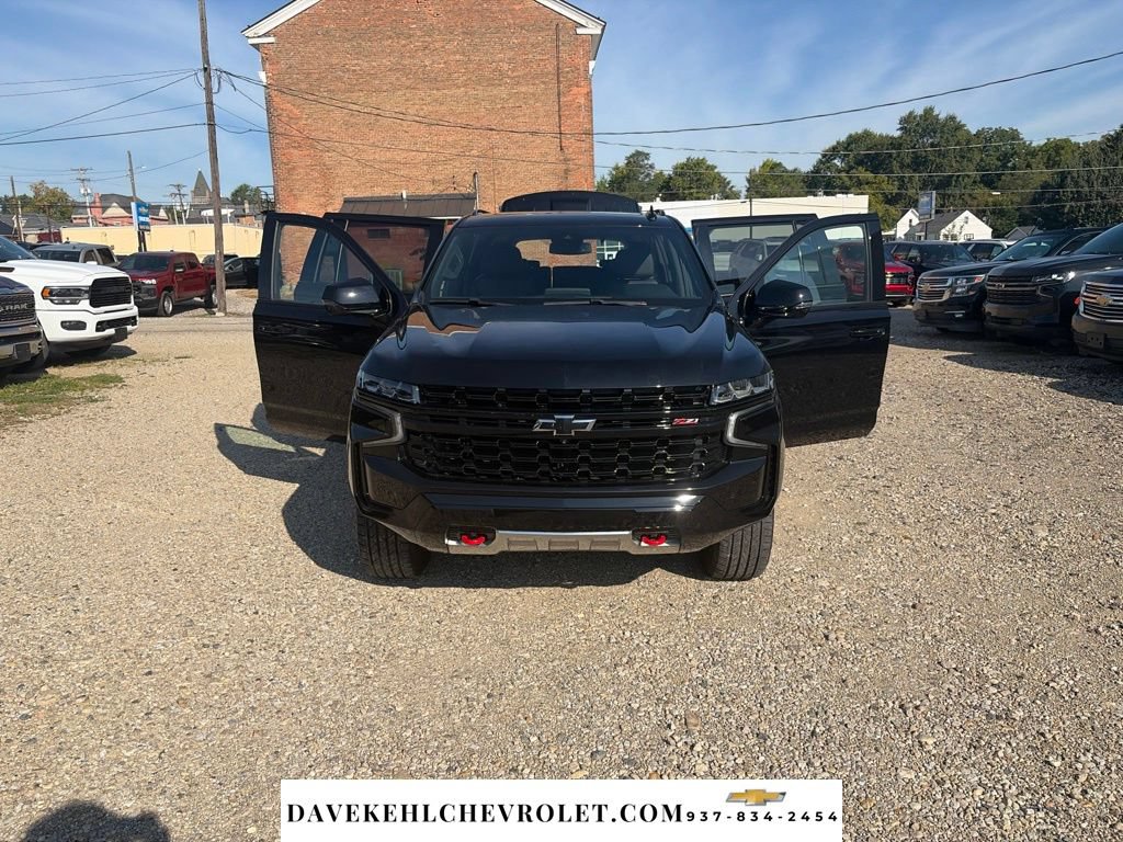 Used 2024 Chevrolet Suburban Z71 w/ Luxury Package AWD/4WD image 28