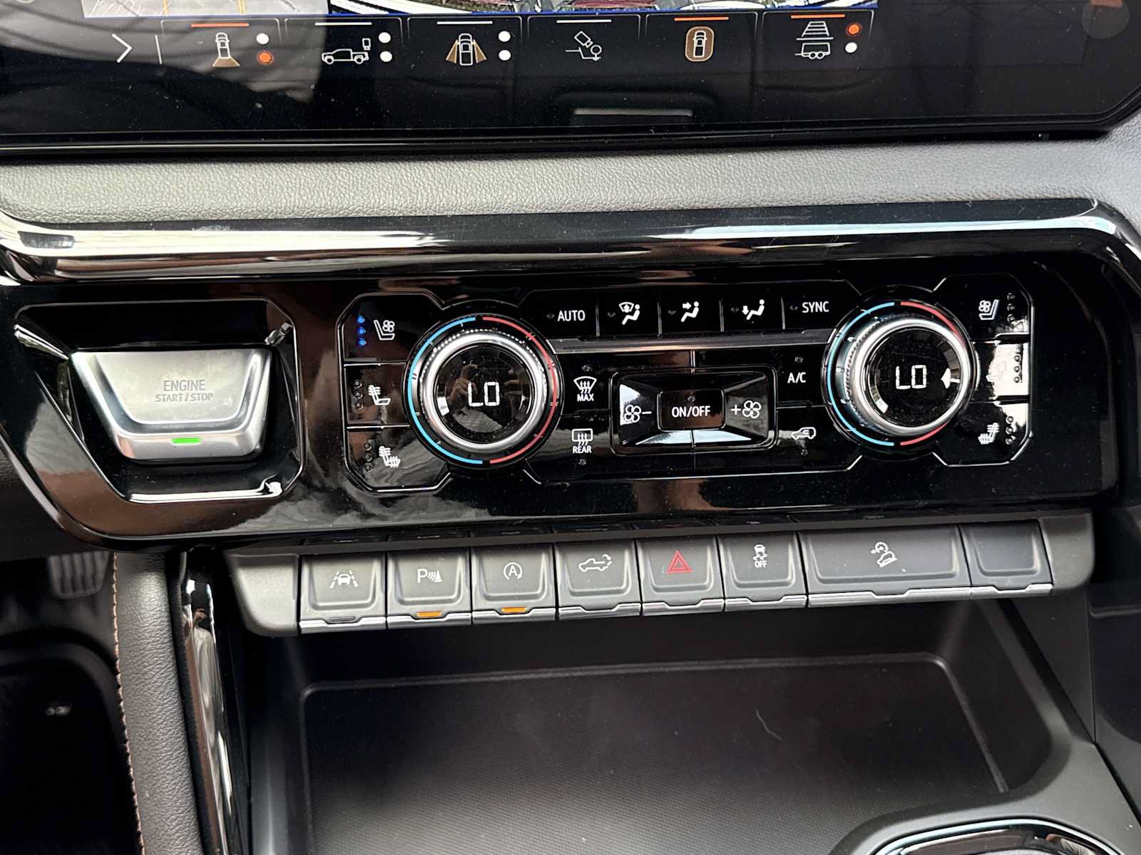 New 2026 GMC Sierra 1500 AT4 w/ AT4 Premium Package AWD/4WD image 8