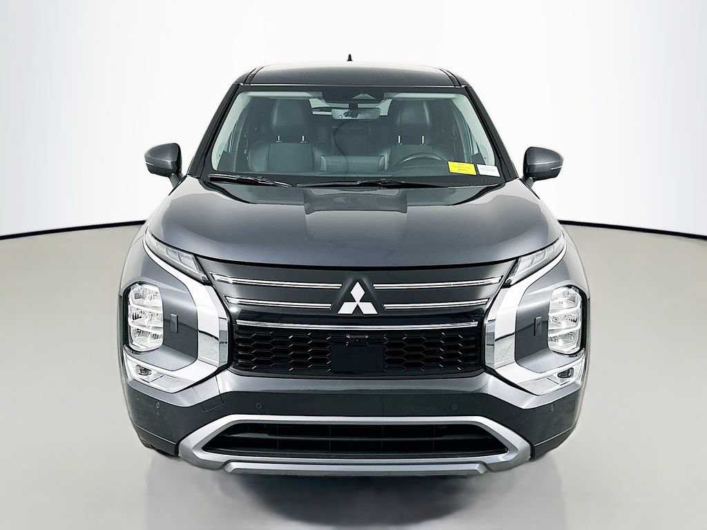 Used 2025 Mitsubishi Outlander SE AWD/4WD image 2