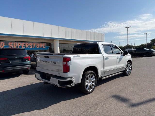 Used 2022 Chevrolet Silverado 1500 High Country w/ High Country Premium Package AWD/4WD image 3
