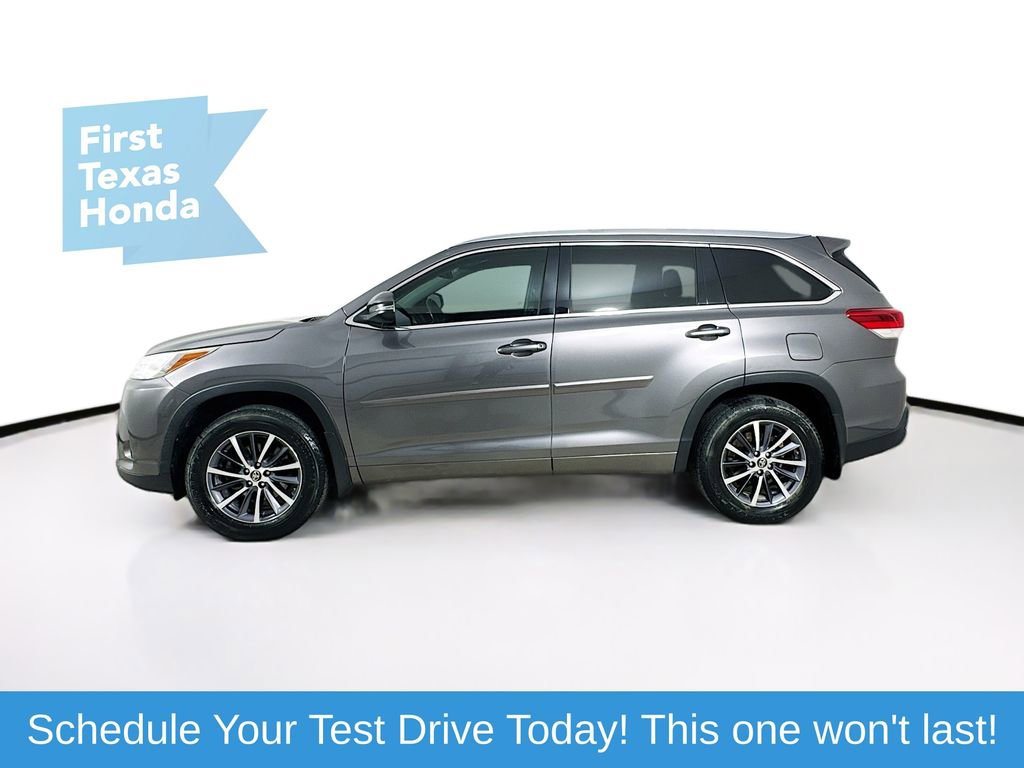 Used 2018 Toyota Highlander XLE AWD/4WD image 4