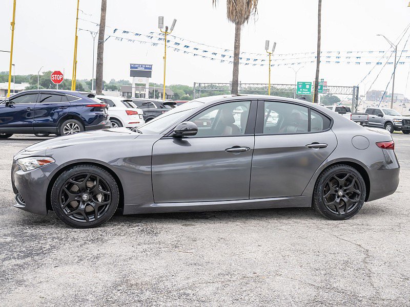 Used 2021 Alfa Romeo Giulia Sprint w/ Nero Edizione RWD image 8