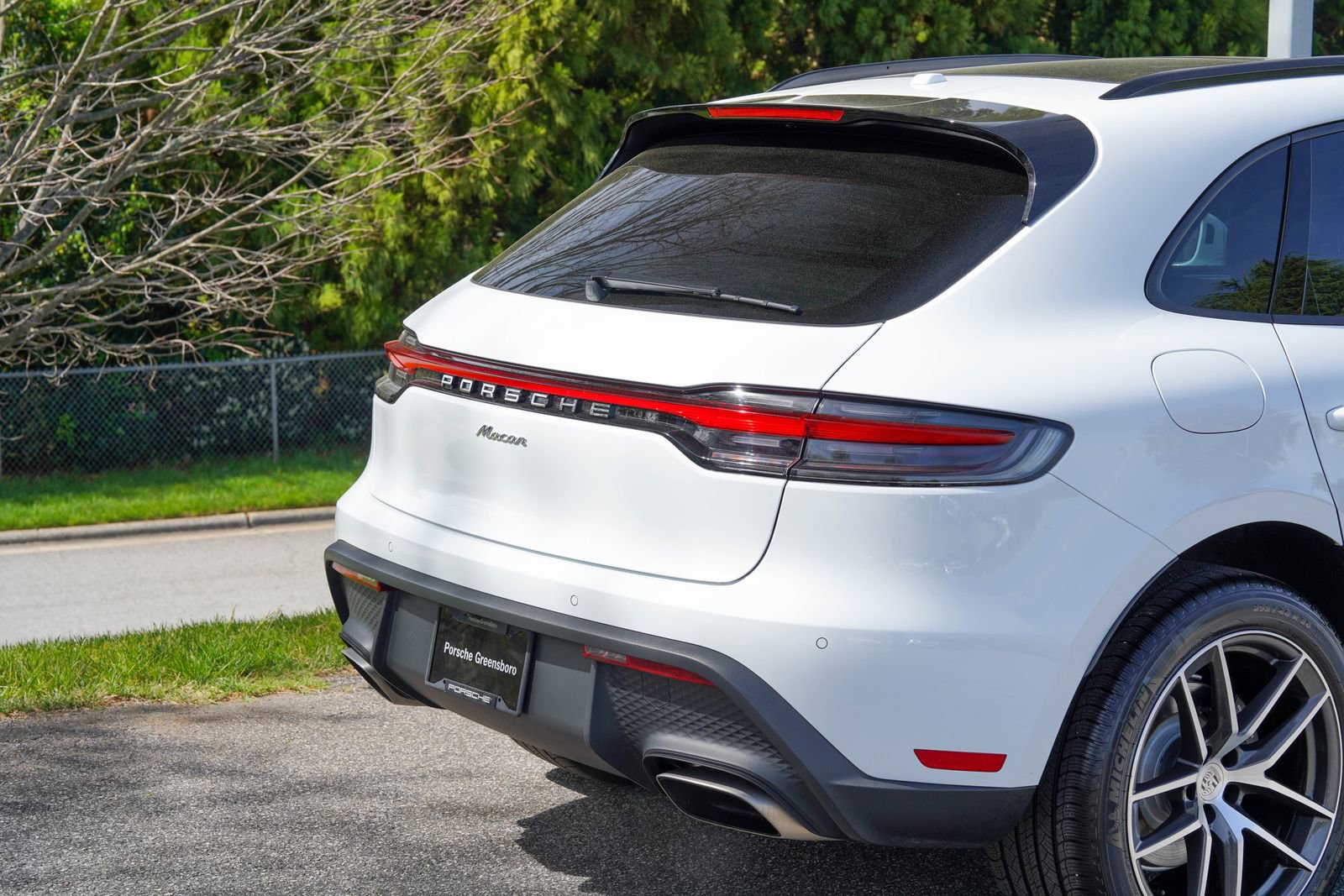 Certified 2025 Porsche Macan image 13