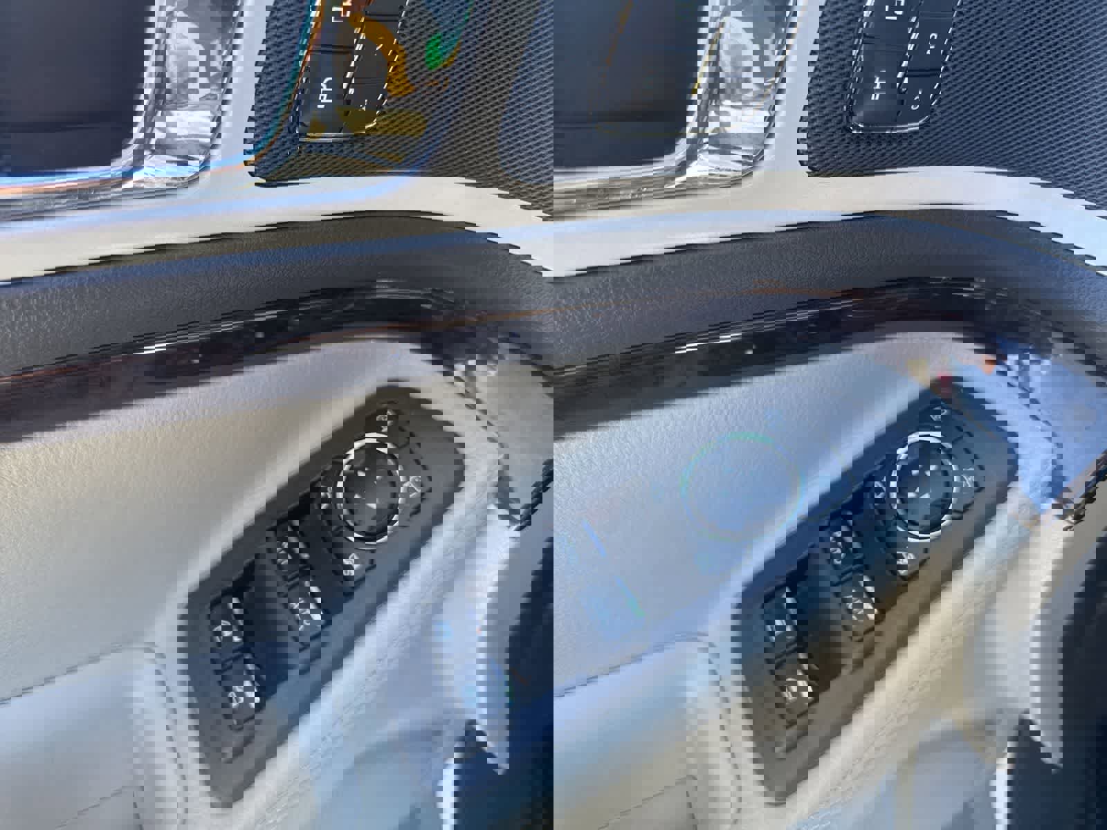 Used 2013 Ford Explorer Limited image 19