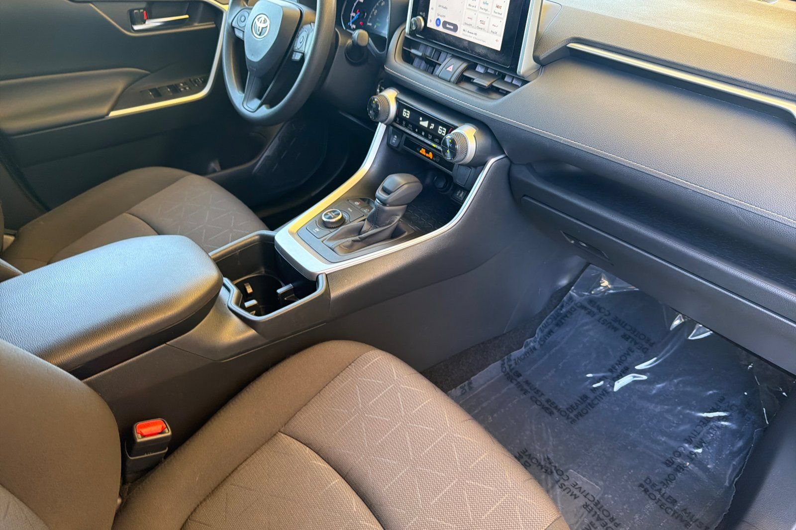 Used 2025 Toyota RAV4 XLE AWD/4WD image 18