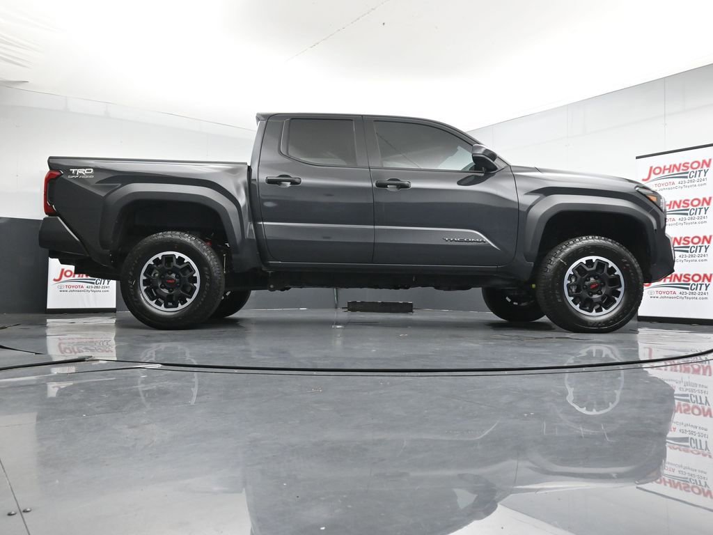 Used 2025 Toyota Tacoma TRD Off-Road AWD/4WD image 38