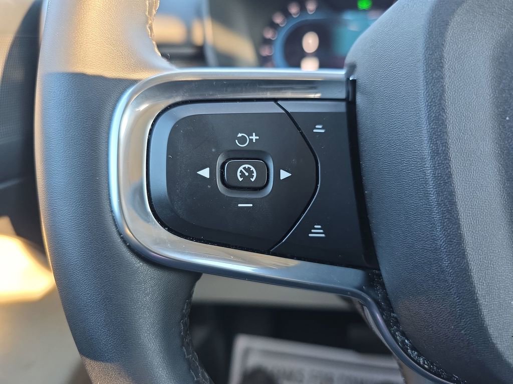 Certified 2023 Volvo XC40 B5 Plus w/ Driver Assist Package image 20