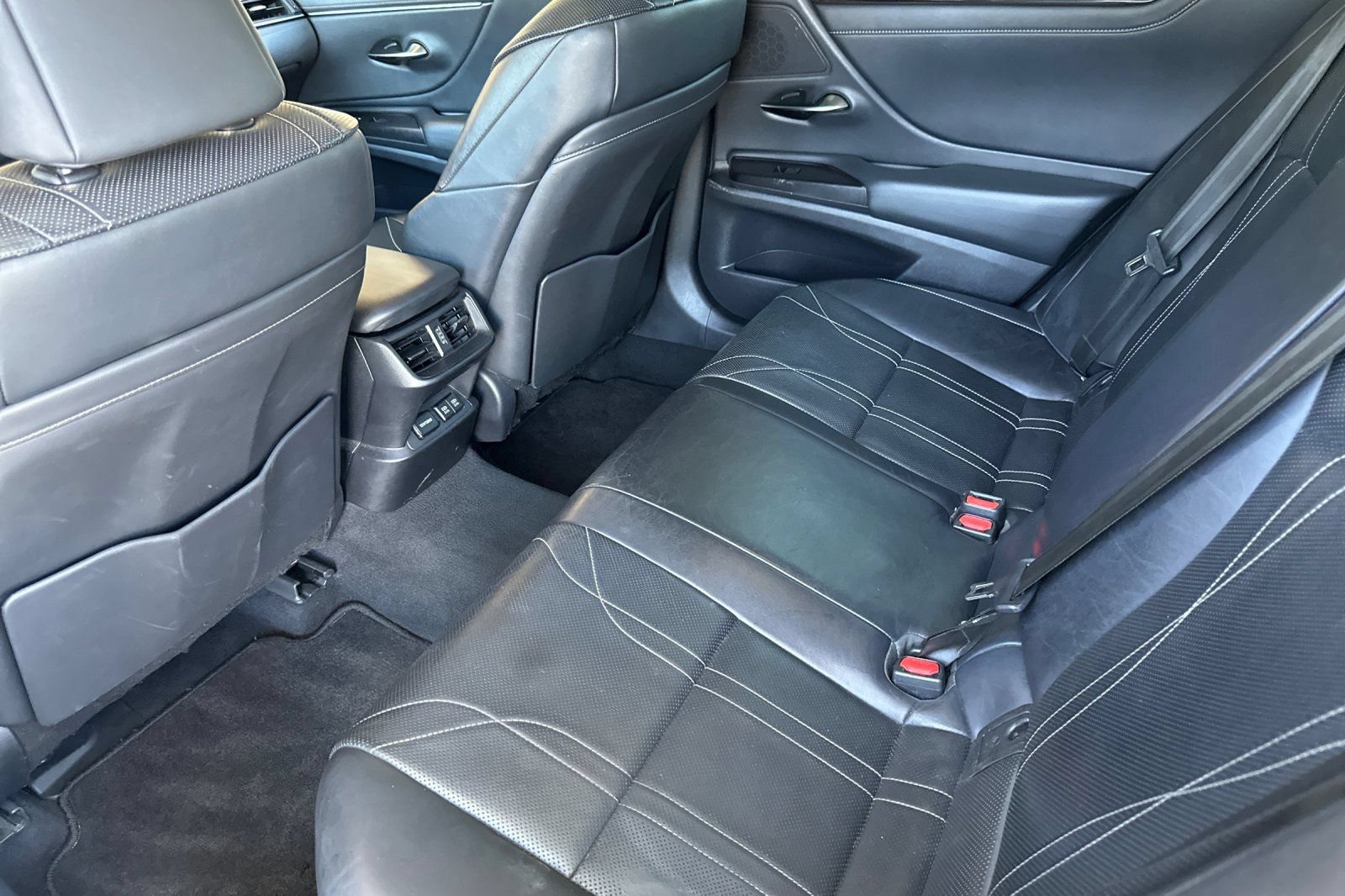 Used 2019 Lexus ES 300h w/ Accessory Package 2 FWD image 13