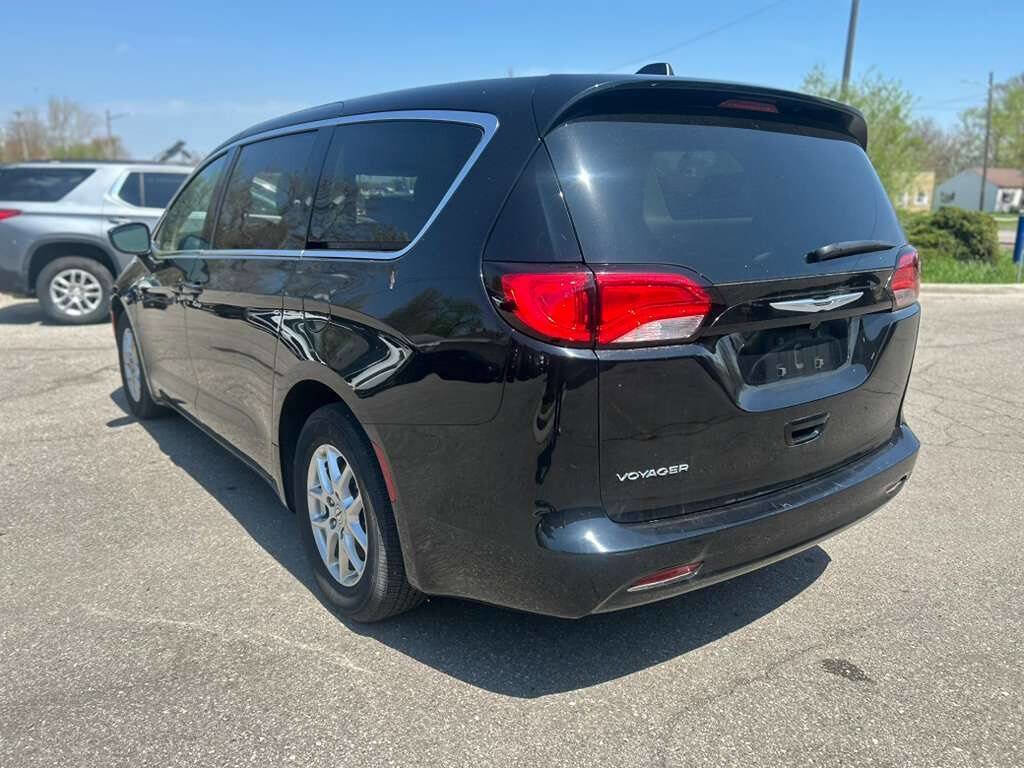 Used 2024 Chrysler Voyager LX FWD image 7