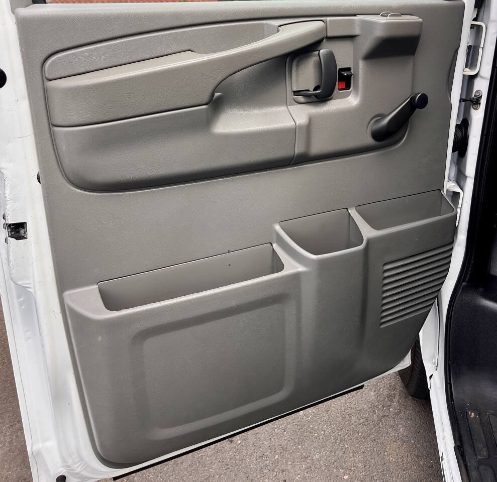 Used 2013 Chevrolet Express 2500 RWD image 14