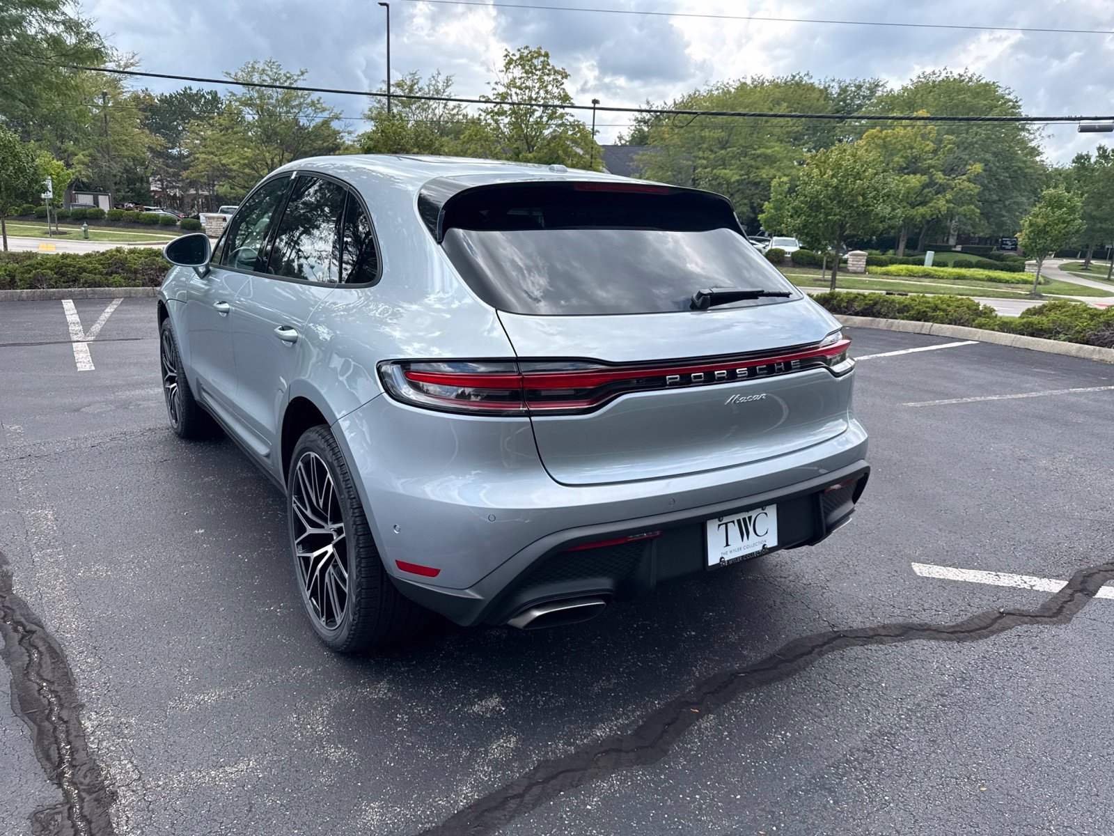 New 2026 Porsche Macan AWD/4WD image 5