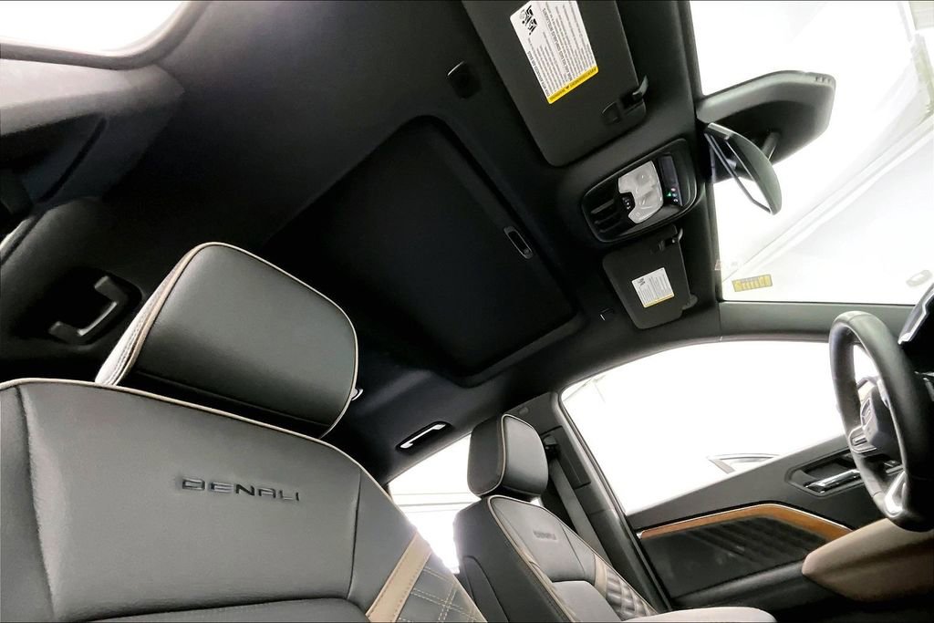 Used 2025 GMC Canyon Denali image 17