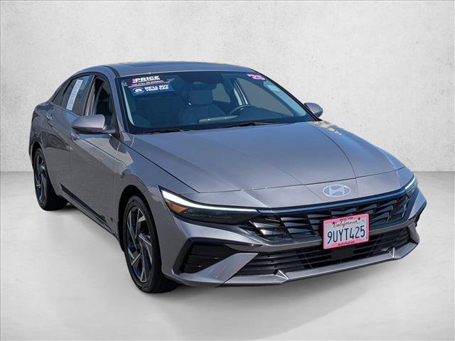 Used 2025 Hyundai Elantra Limited FWD image 3