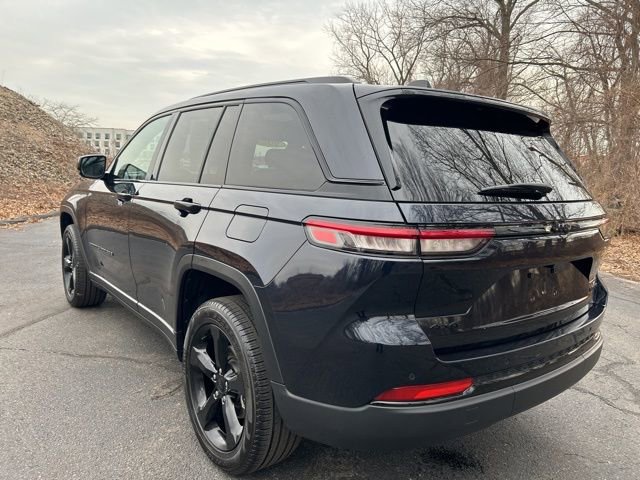 Used 2024 Jeep Grand Cherokee Limited w/ Black Appearance Package AWD/4WD image 6