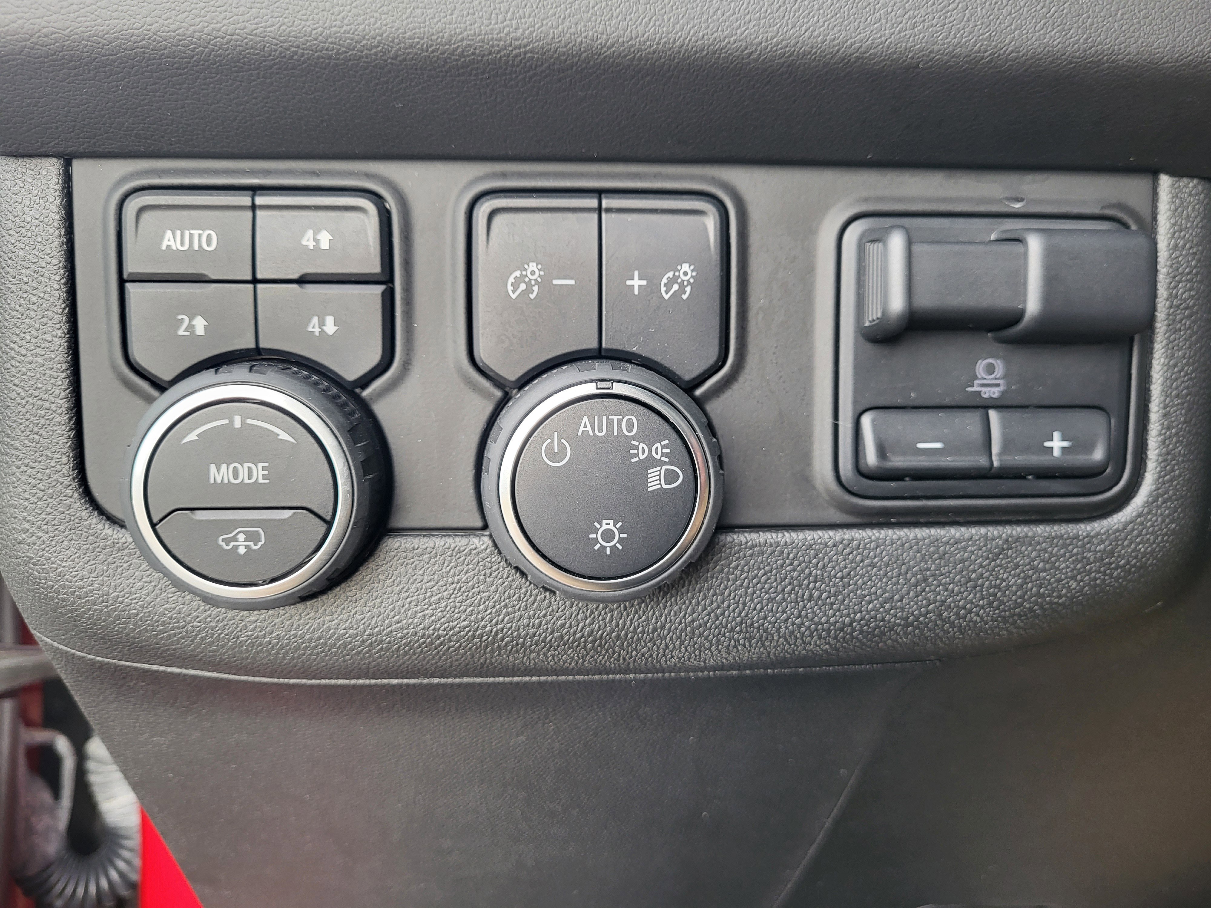 Certified 2023 Chevrolet Suburban High Country image 34