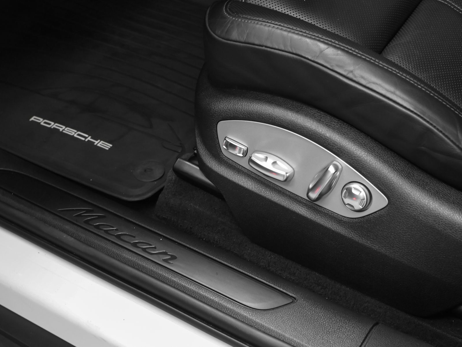 Used 2023 Porsche Macan image 26