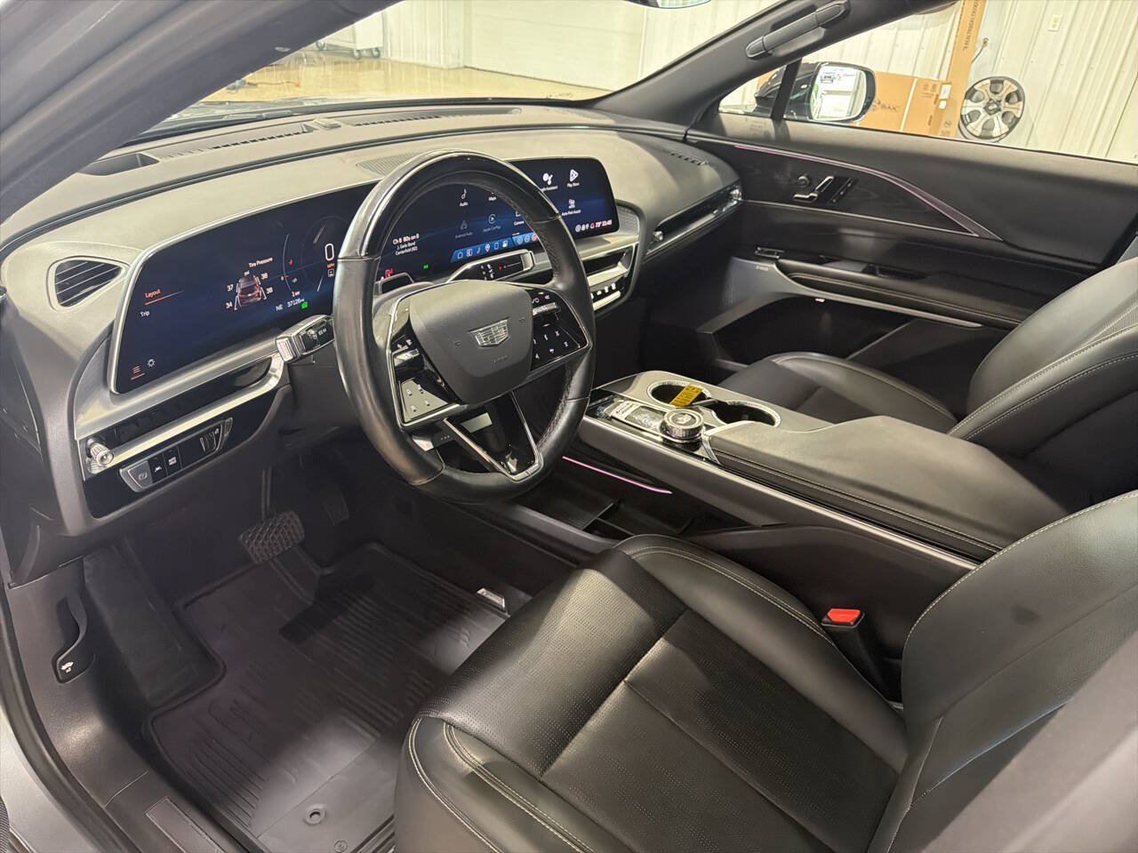 Used 2024 Cadillac Lyriq Luxury AWD/4WD image 9