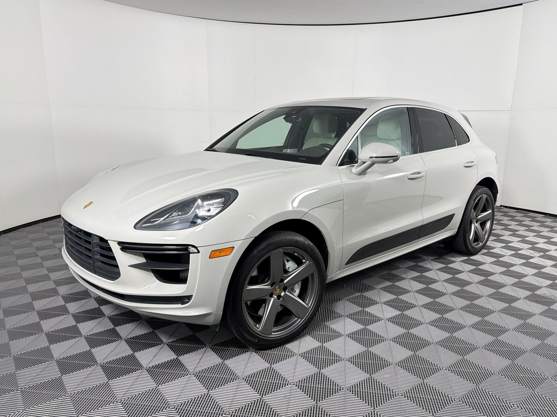 Certified 2021 Porsche Macan Turbo w/ Premium Package Plus (PF0) AWD/4WD image 1