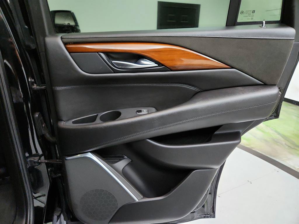 Used 2019 Cadillac Escalade Luxury AWD/4WD image 30