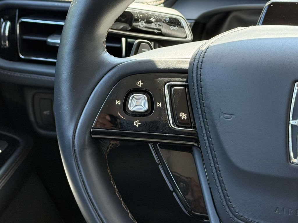 Used 2025 Lincoln Aviator AWD image 22
