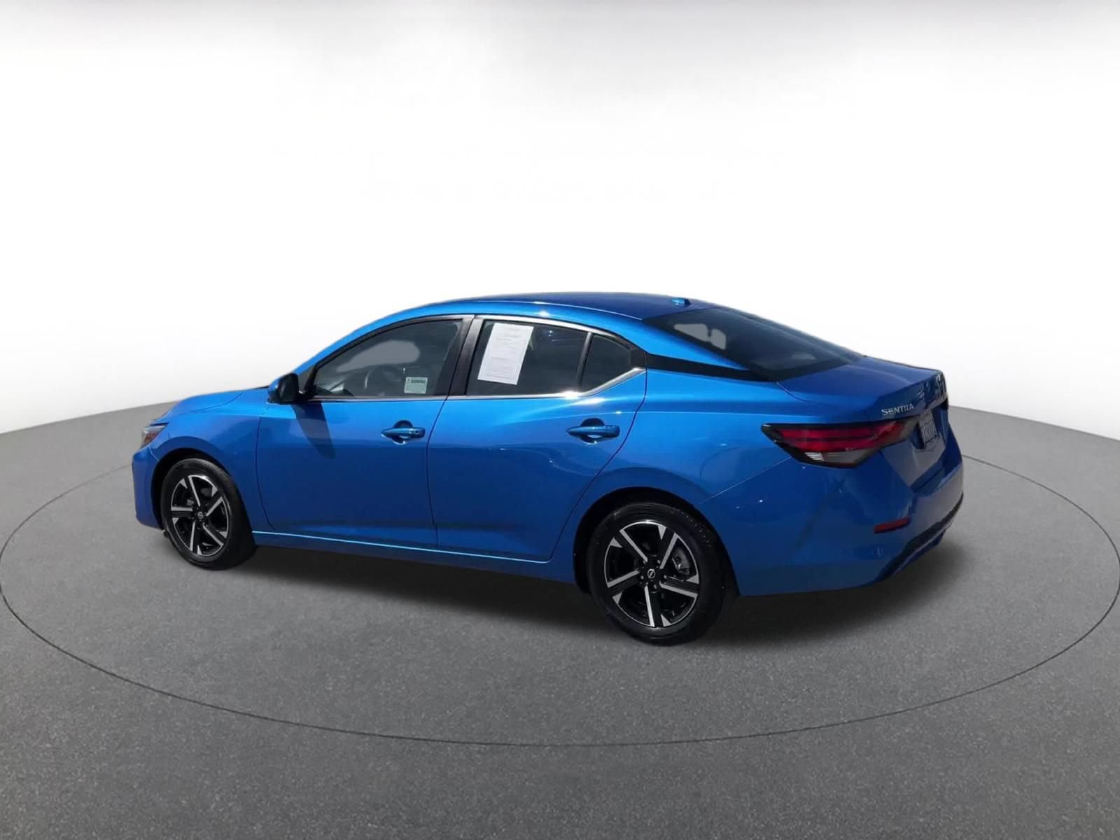 Used 2025 Nissan Sentra SV FWD image 10