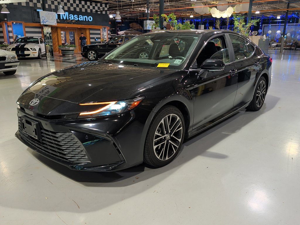 Used 2025 Toyota Camry XLE w/ Premium Plus Package AWD/4WD image 1
