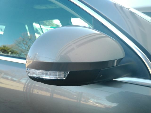 Used 2011 Volkswagen Tiguan SE image 20