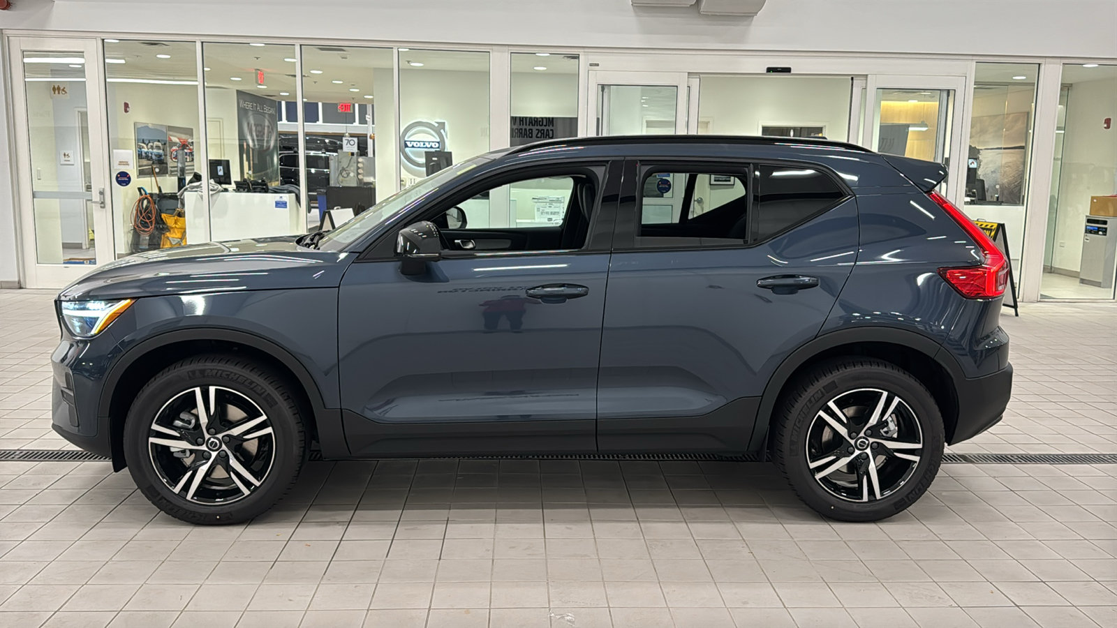 New 2026 Volvo XC40 B5 Core w/ Protection Package Premier AWD/4WD image 8