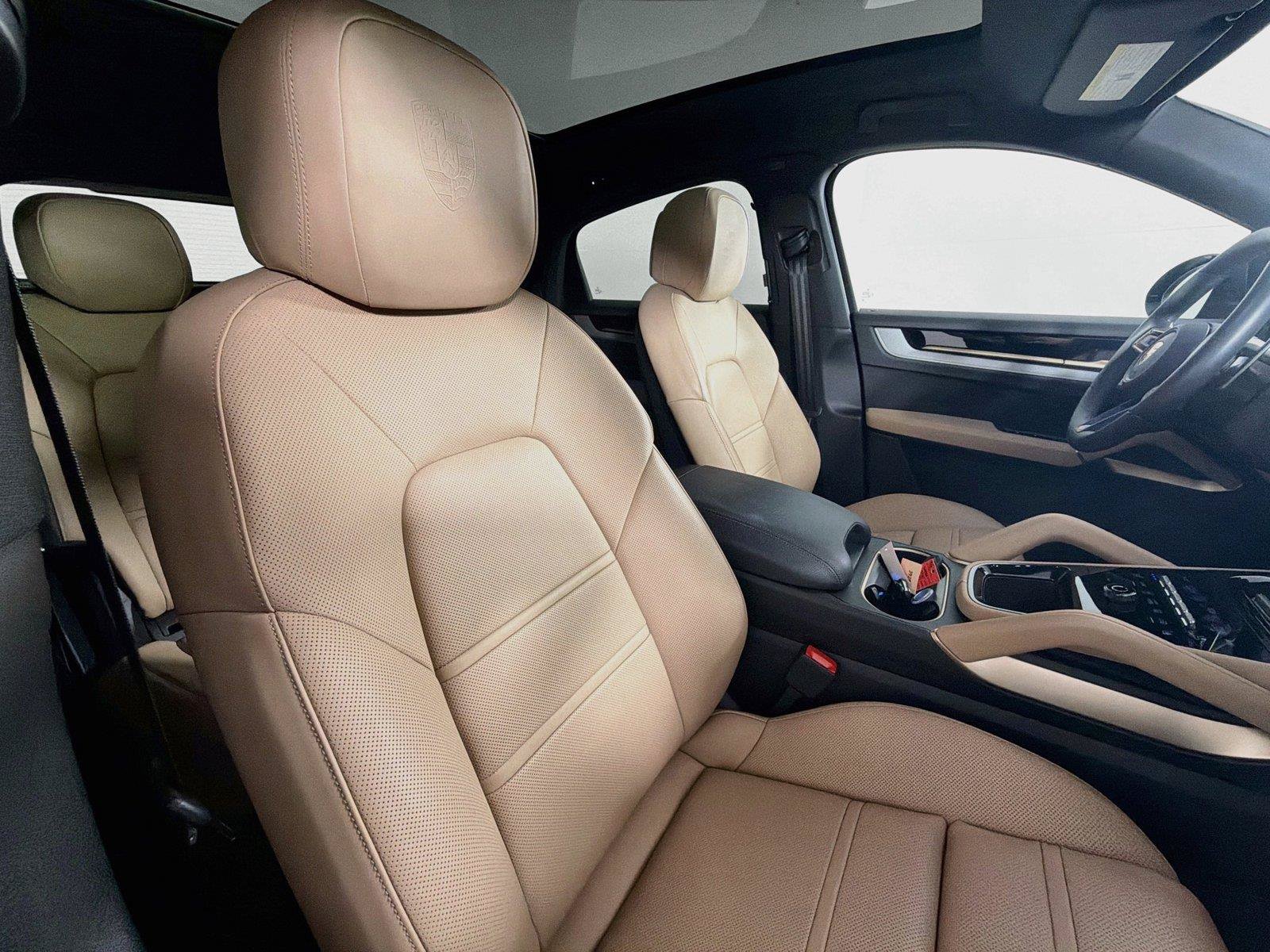 Certified 2025 Porsche Cayenne Coupe AWD/4WD image 28