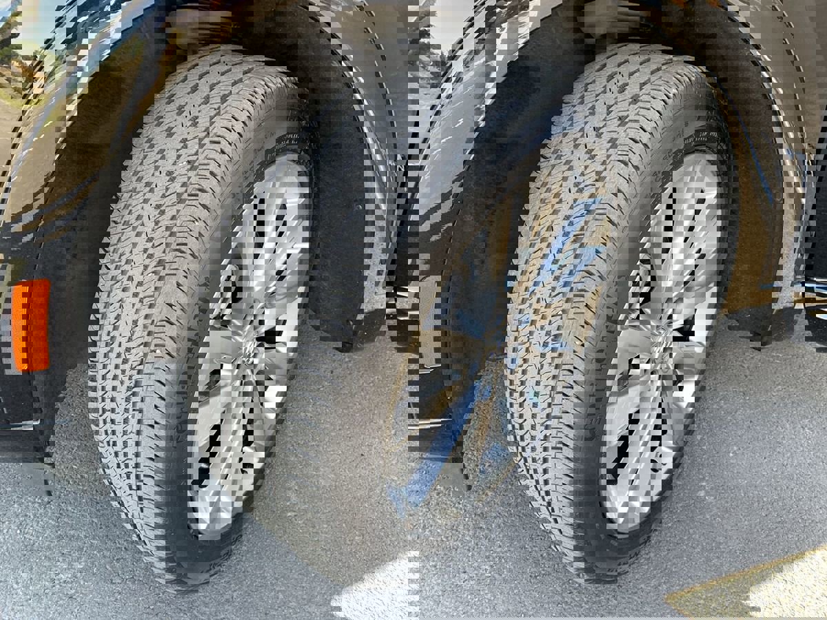 Used 2023 Buick Envision Avenir image 11