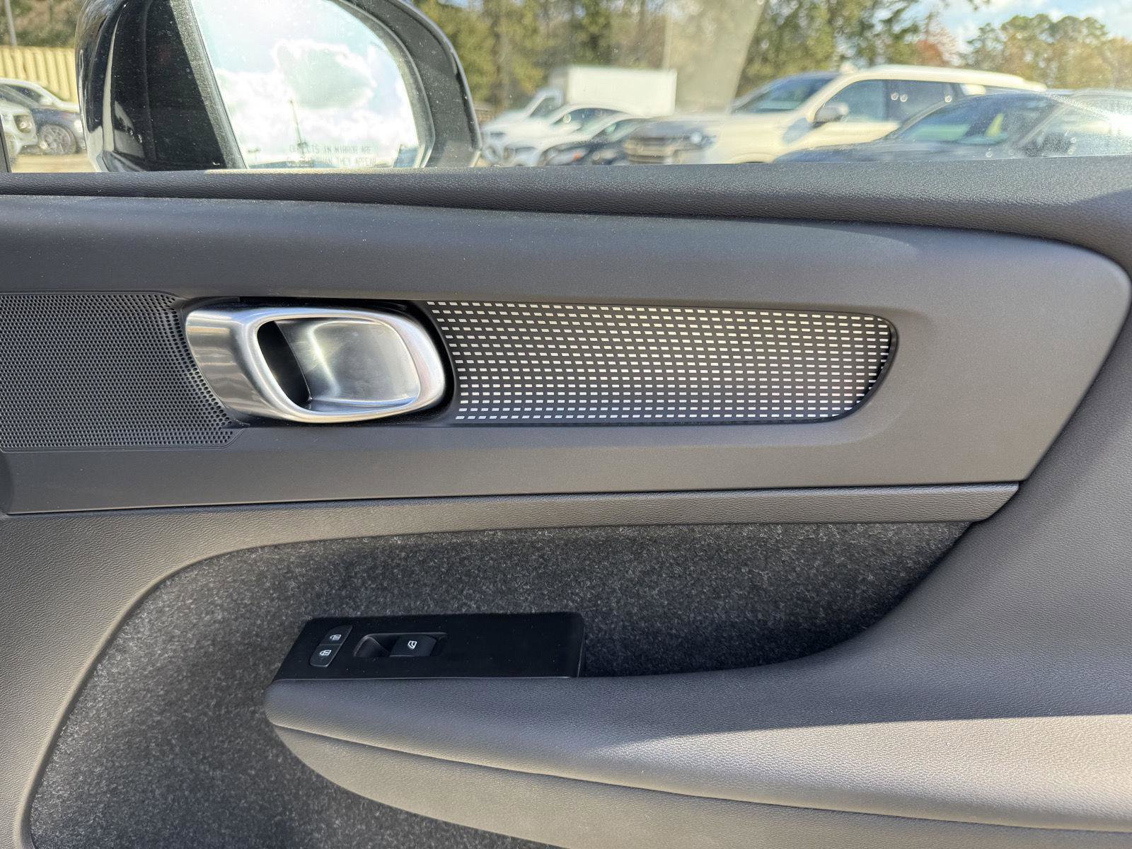 Used 2021 Volvo XC40 T5 R-Design w/ Advanced Package image 30