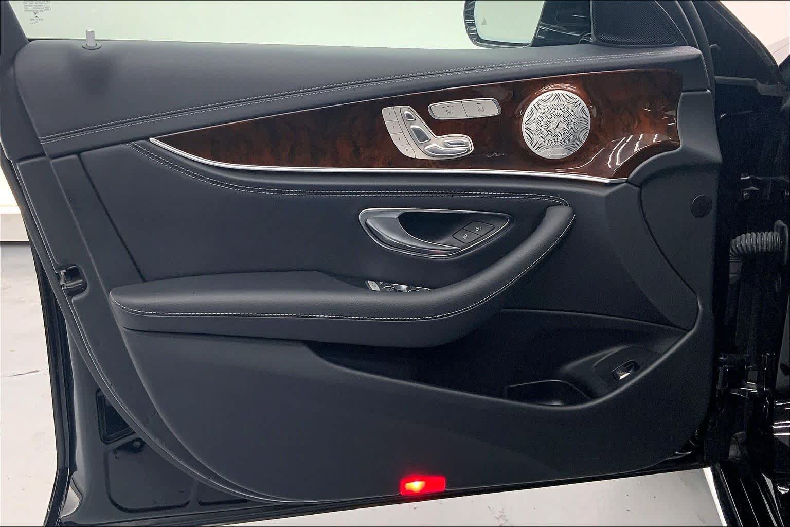 Used 2019 Mercedes-Benz E 300 4MATIC image 19