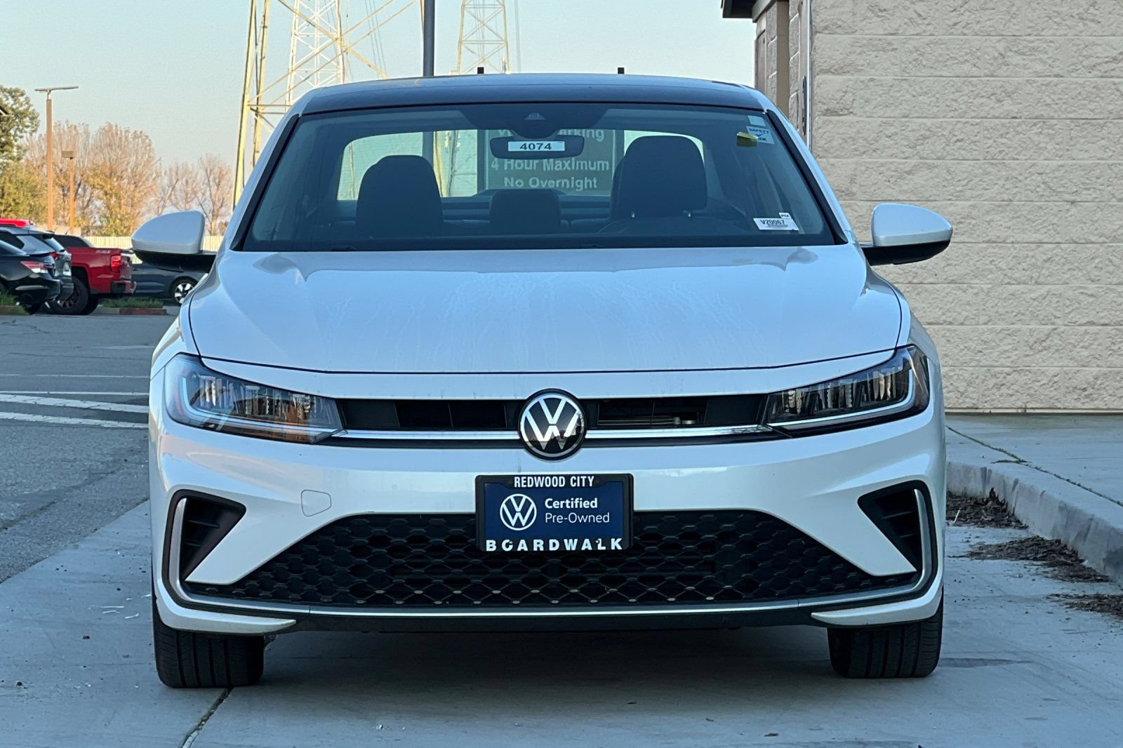Used 2025 Volkswagen Jetta SE w/ Sunroof Package FWD image 9