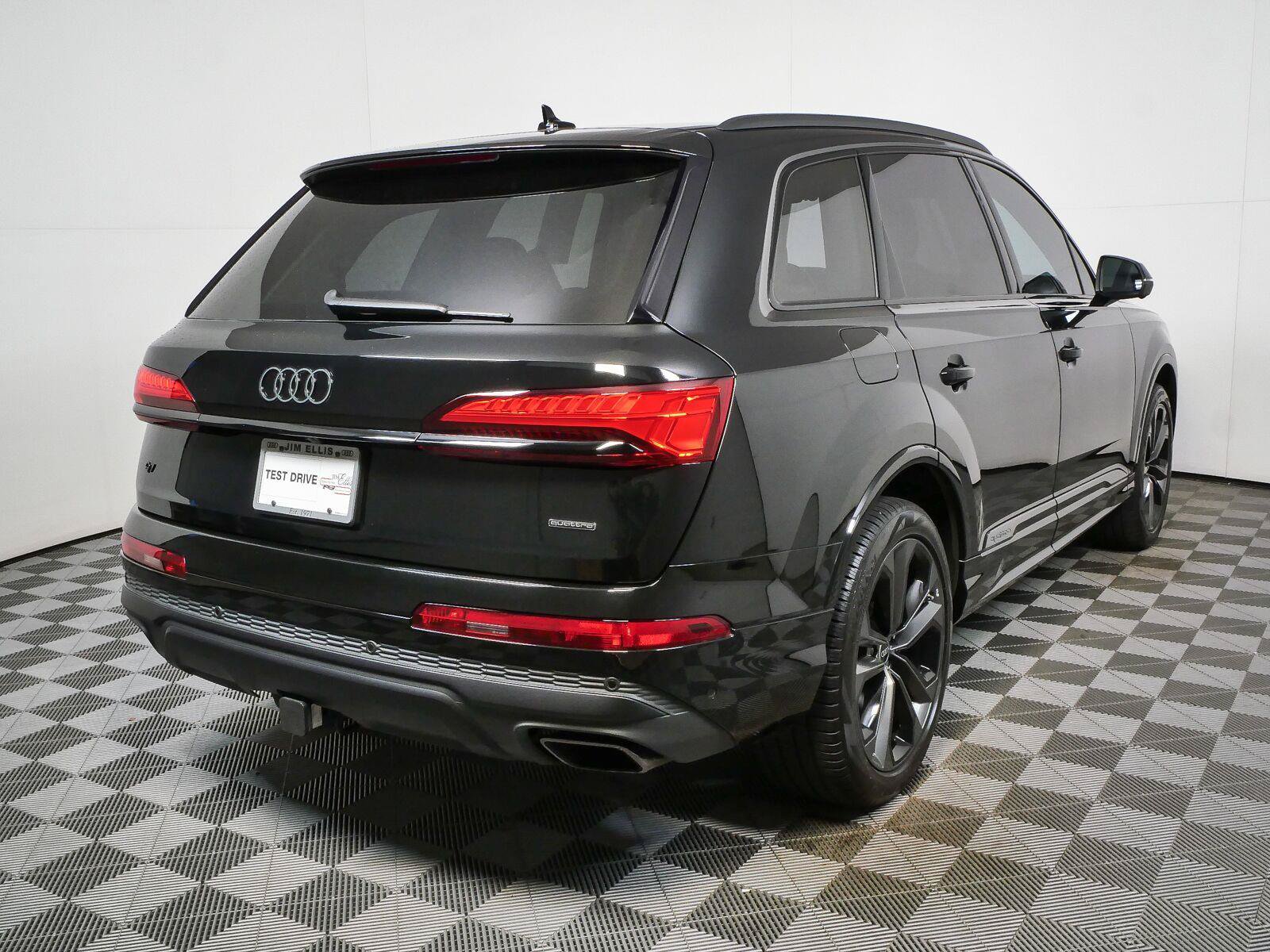 Used 2025 Audi Q7 3.0T Premium Plus AWD/4WD image 3