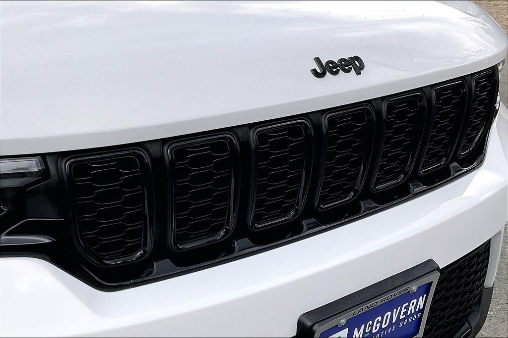 Used 2023 Jeep Grand Cherokee Altitude AWD/4WD image 30