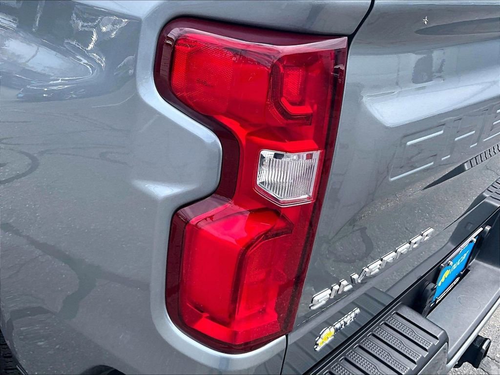 Used 2023 Chevrolet Silverado 1500 RST AWD/4WD image 34