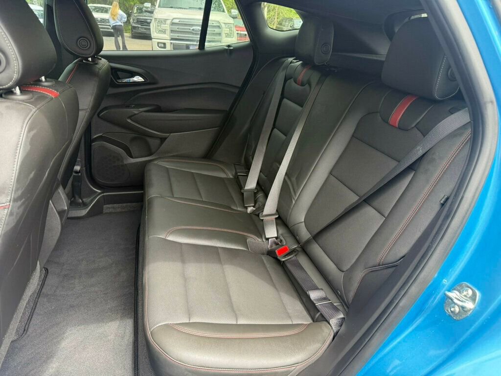 Used 2025 Chevrolet Trax RS w/ Sunroof Package image 8