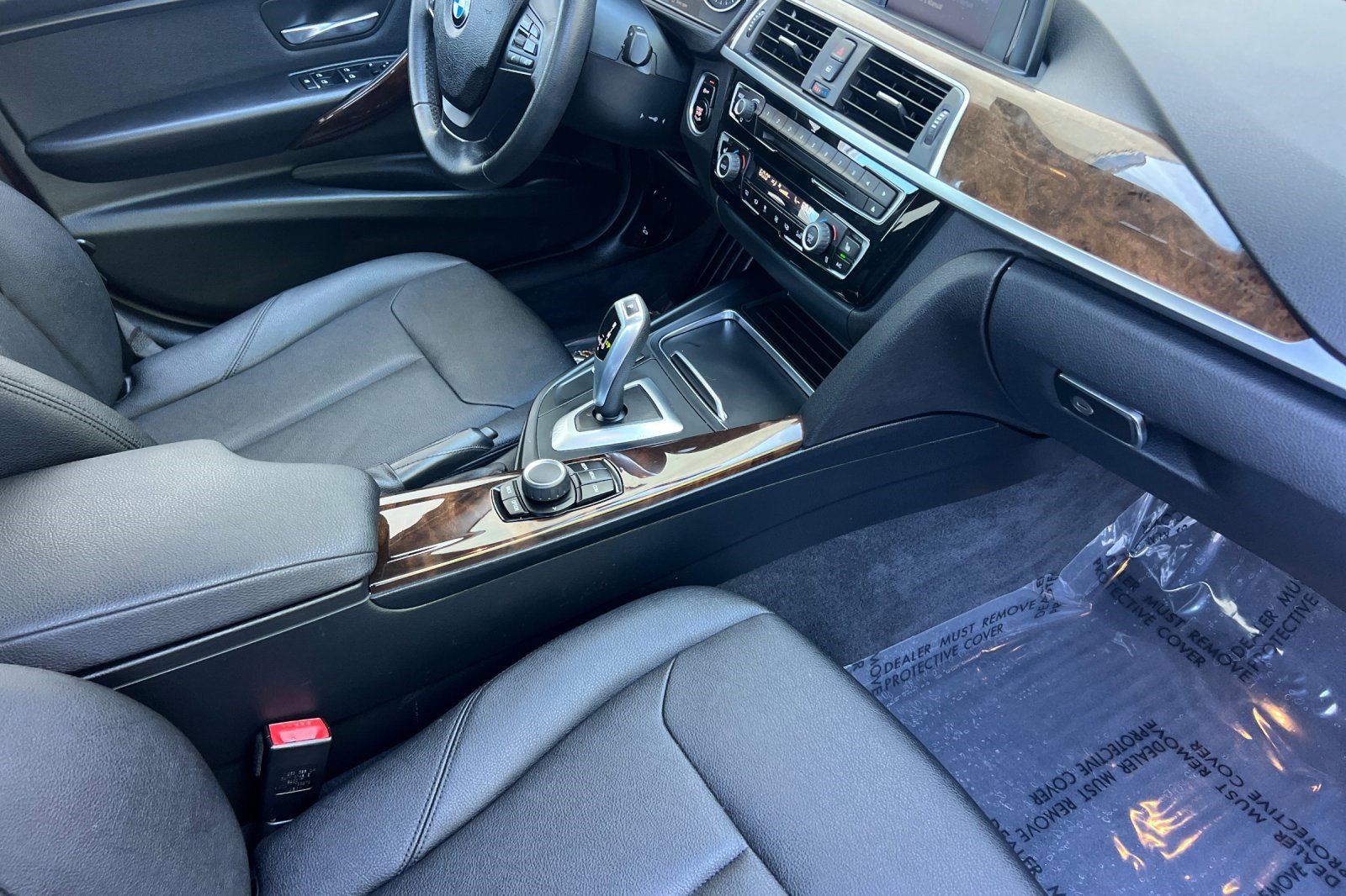 Used 2018 BMW 320i xDrive Sedan AWD/4WD image 32