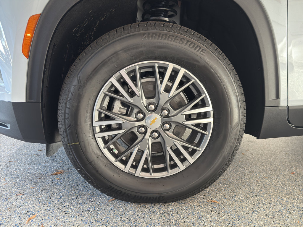 New 2026 Chevrolet Traverse LT w/ LPO, Floor Liner Package image 31