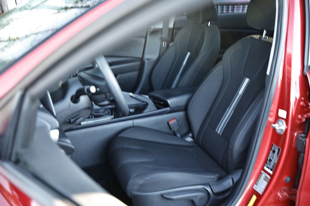 Used 2023 Hyundai Elantra SEL w/ Cargo Package image 11