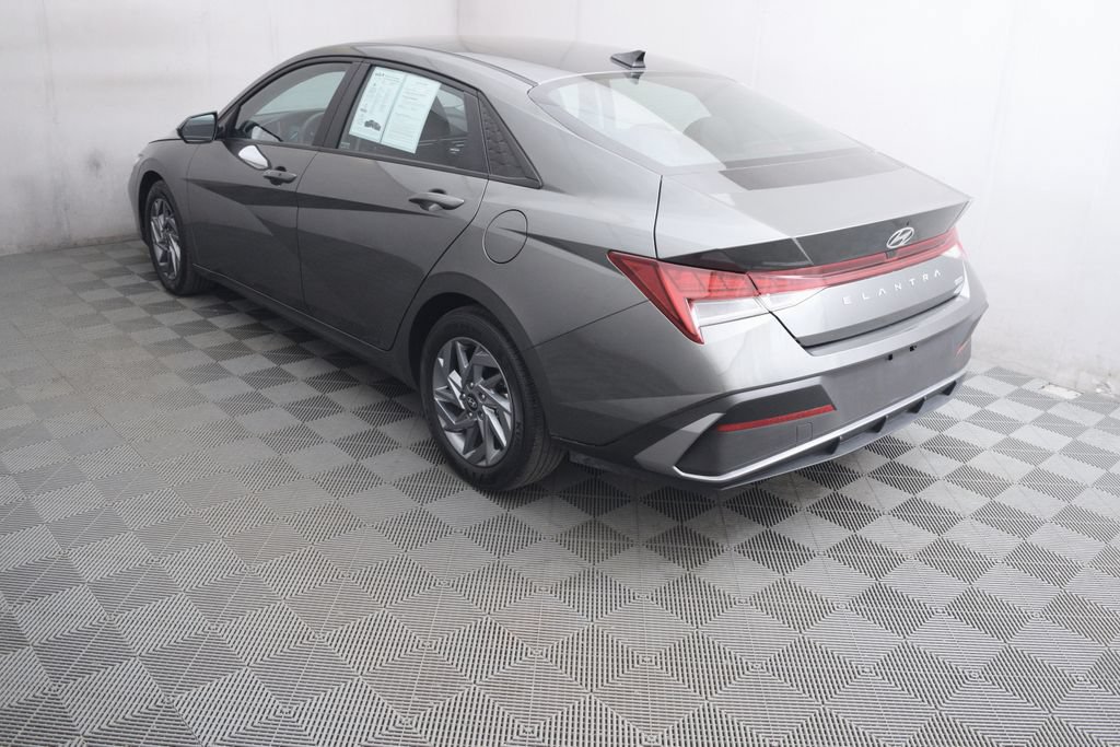 Used 2024 Hyundai Elantra Blue FWD image 7