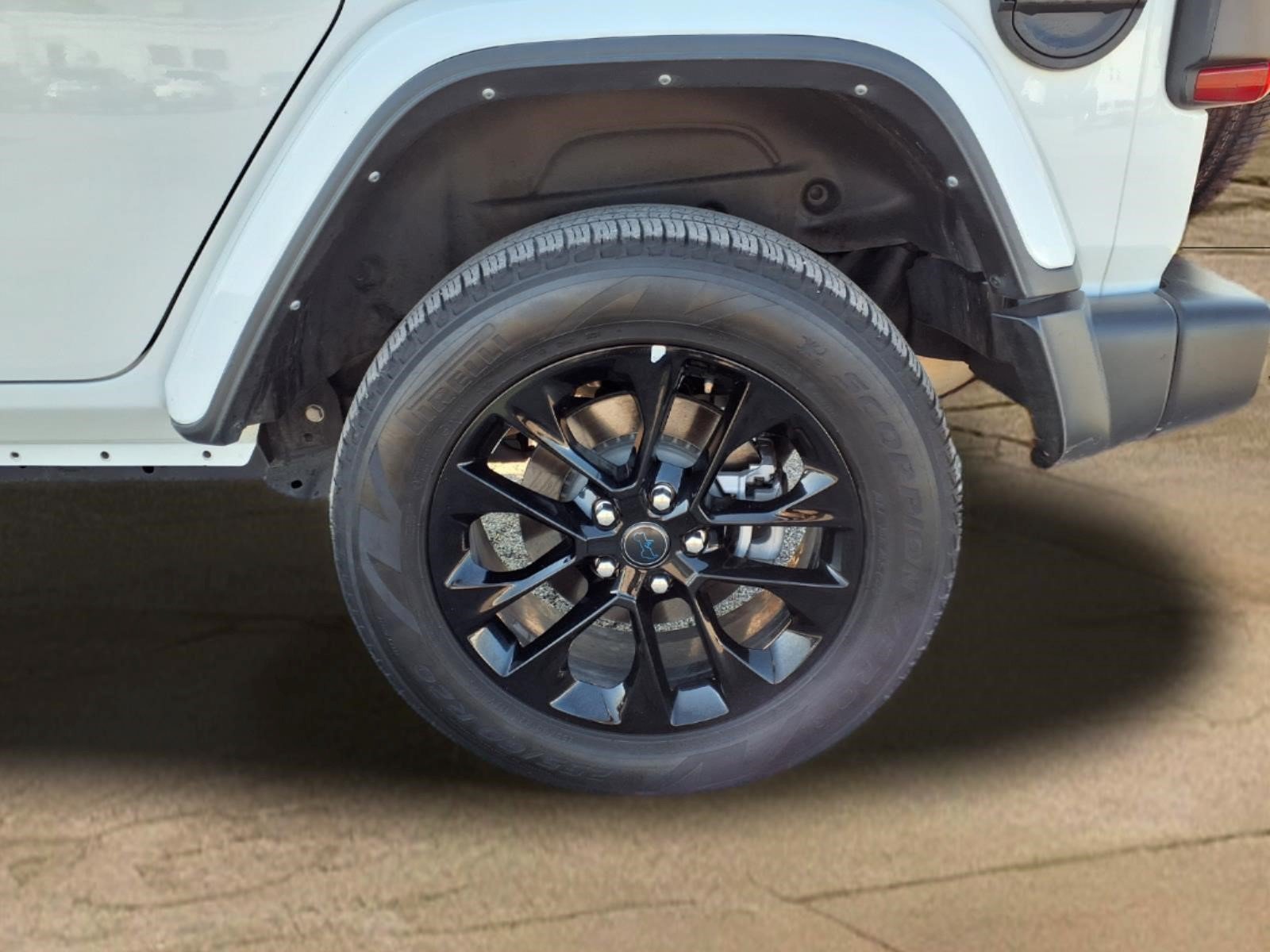 Used 2024 Jeep Wrangler Unlimited Sahara AWD/4WD image 21