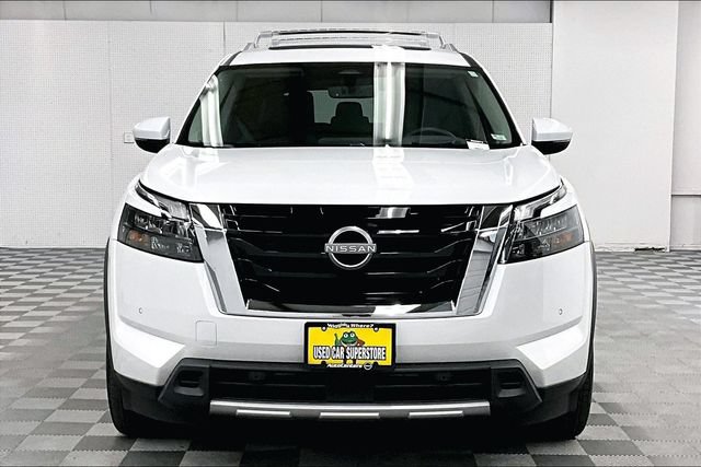 Used 2025 Nissan Pathfinder Platinum w/ Cargo Package FWD image 4